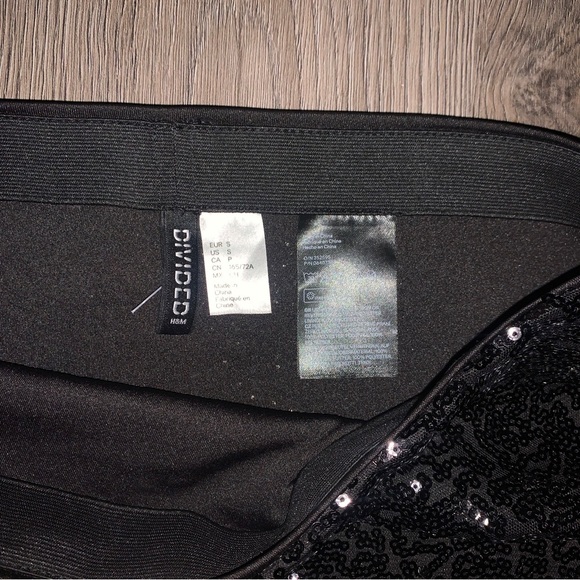 Divided by H&M Mini Skirt Size Small Black Sequins - Picture 2 of 4